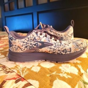 Brooks Womens Running shoes 7.5